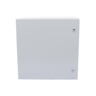 Gabinete de Acero IP66 Uso en Intemperie (600 x 600 x 300 mm) con Placa Trasera Interior Metálica y Compuerta Inferior Atornillable (Incluye Chapa y Llave T).